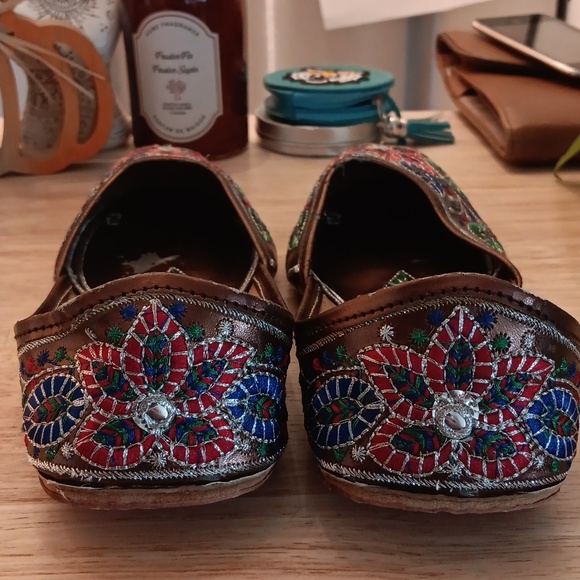 Embroidered Jutti - Picture 6 of 9